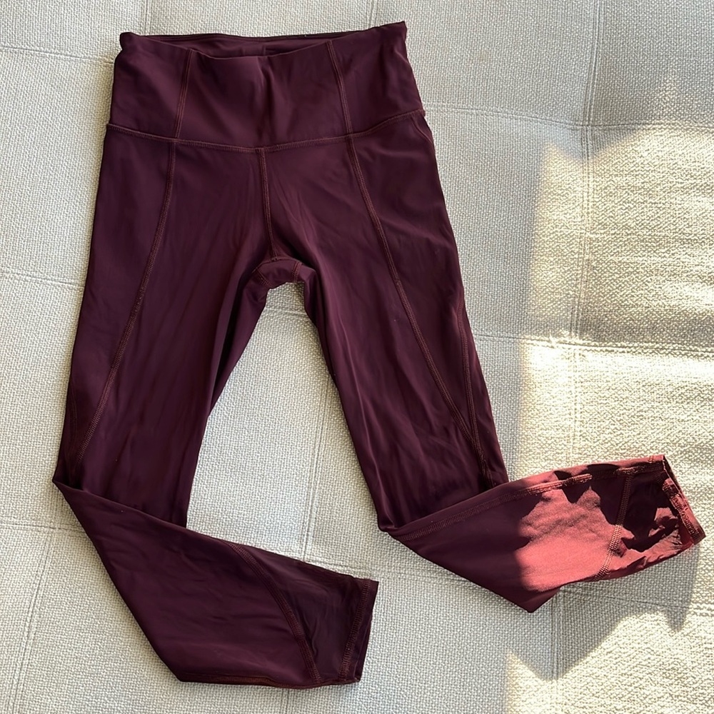 Athleta Lightning 7/8 Tights. Maroon. XSP